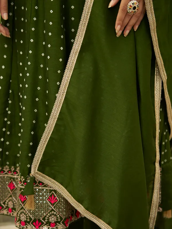 Floral_Embroidered_Silk_Blend_V_Neck_Kurta_Trouser_&_Dupatta_Set