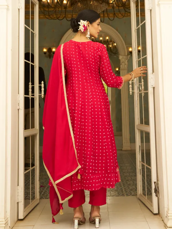 Floral_Embroidered_Silk_Blend_V_Neck_Kurta_Trouser_&_Dupatta_Set