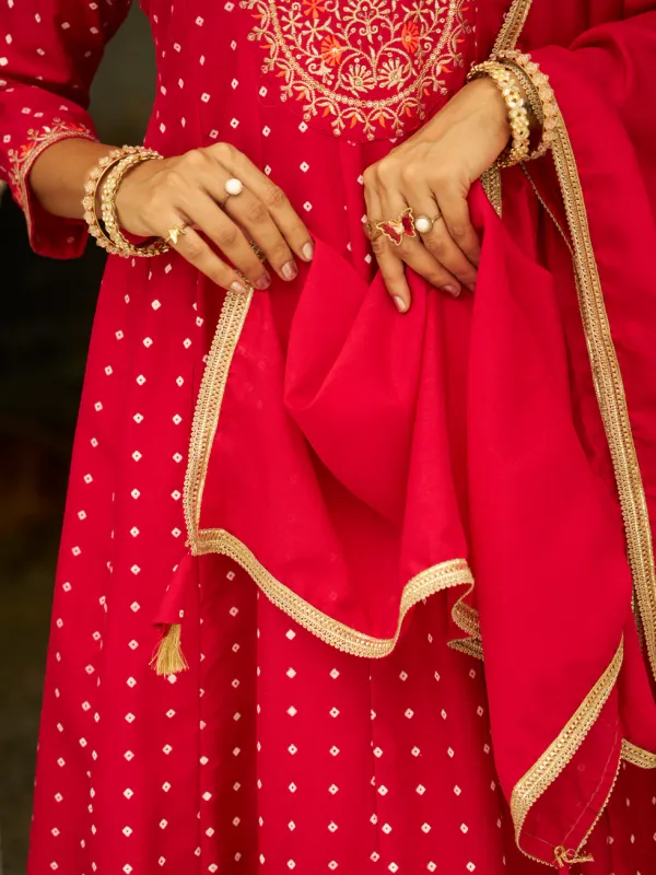 Floral_Embroidered_Silk_Blend_V_Neck_Kurta_Trouser_&_Dupatta_Set