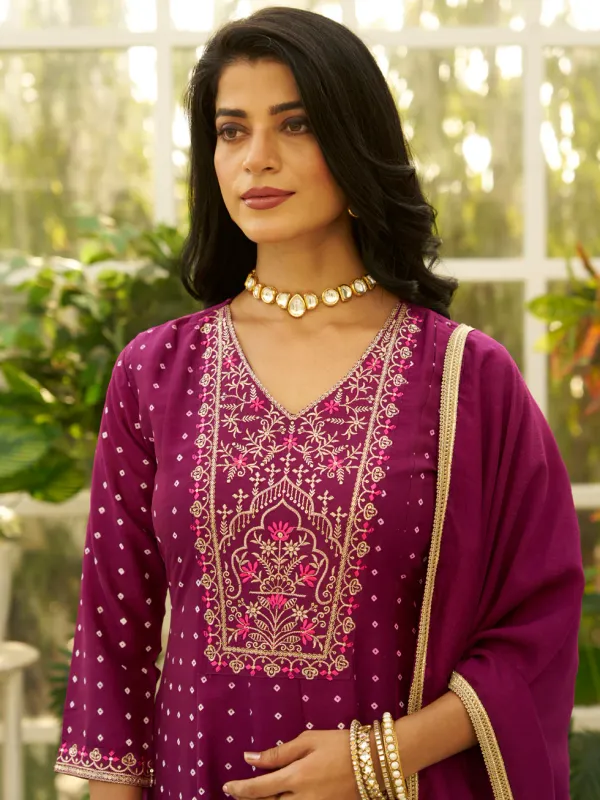 Floral_Embroidered_Silk_Blend_V_Neck_Kurta_Trouser_&_Dupatta_Set
