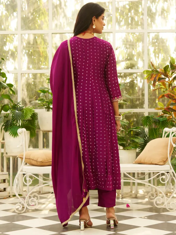 Floral_Embroidered_Silk_Blend_V_Neck_Kurta_Trouser_&_Dupatta_Set