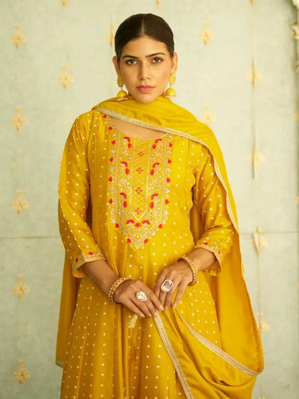 Floral_Embroidered_Silk_Blend_V_Neck_Kurta_Trouser_&_Dupatta_Set
