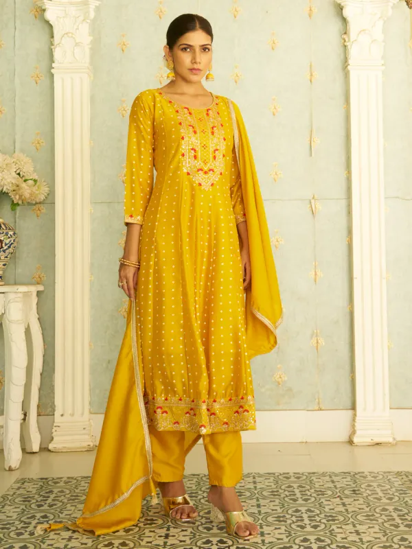 Floral_Embroidered_Silk_Blend_V_Neck_Kurta_Trouser_&_Dupatta_Set