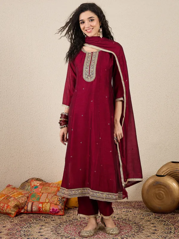 Floral_Embroidered_Silk_Blend_Round_Neck_Kurta_Trouser_&_Dupatta_Set