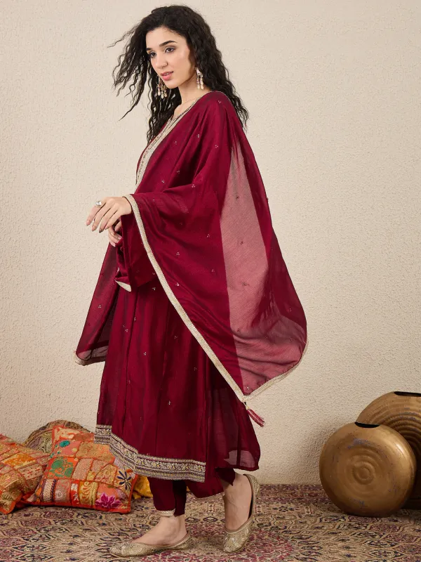 Floral_Embroidered_Silk_Blend_Round_Neck_Kurta_Trouser_&_Dupatta_Set