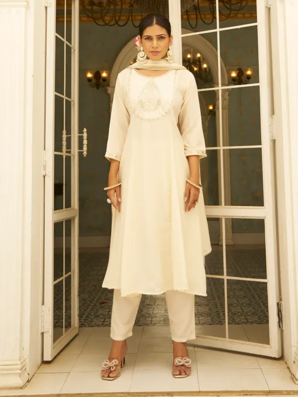 Floral_Embroidered_Silk_Blend_Round_Neck_Kurta_Trouser_&_Dupatta_Set