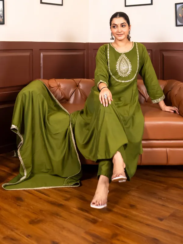 Floral_Embroidered_Silk_Blend_Round_Neck_Kurta_Trouser_&_Dupatta_Set