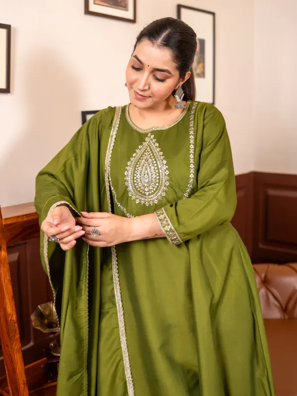 Floral_Embroidered_Silk_Blend_Round_Neck_Kurta_Trouser_&_Dupatta_Set