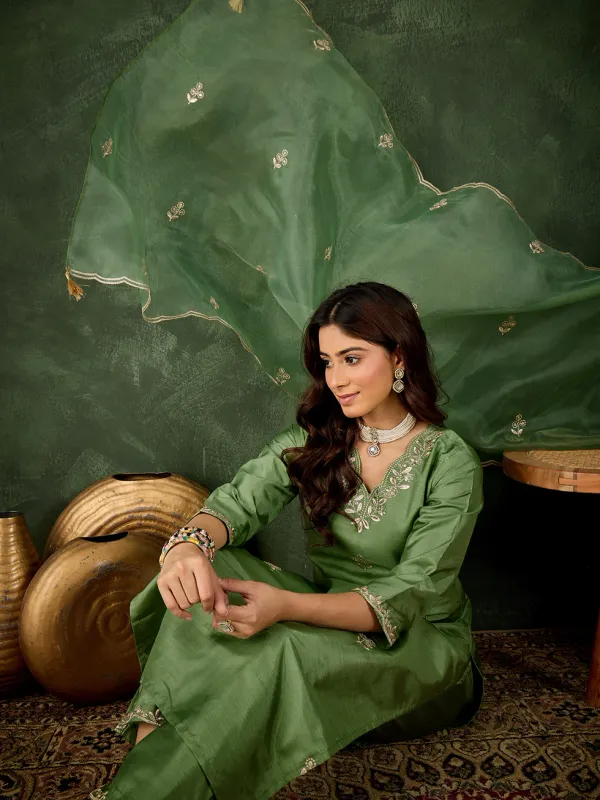 Floral_Embroidered_Silk_V_Neck_Kurta_Trouser_And_Dupatta_Set