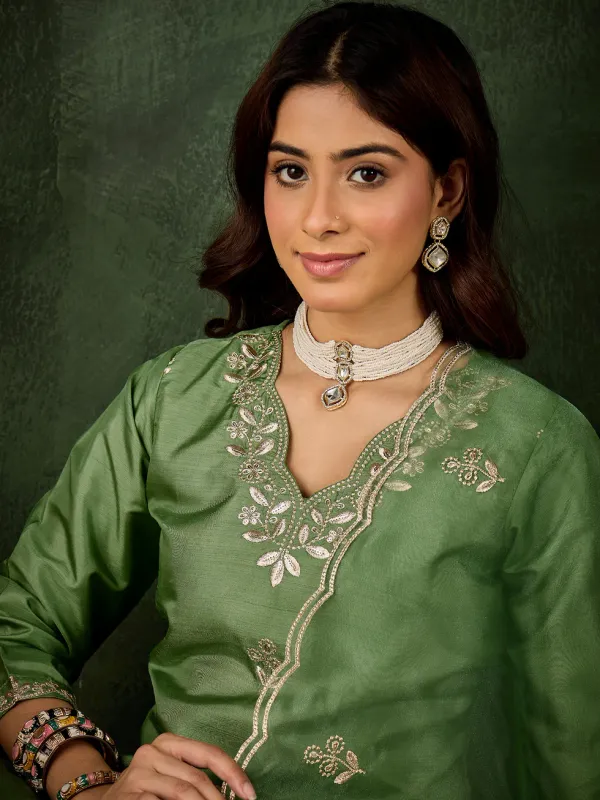 Floral_Embroidered_Silk_V_Neck_Kurta_Trouser_And_Dupatta_Set