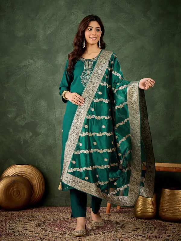 Floral_Embroidered_Viscose_Rayon_Round_Neck_Kurta_Trouser_&_Dupatta_Set