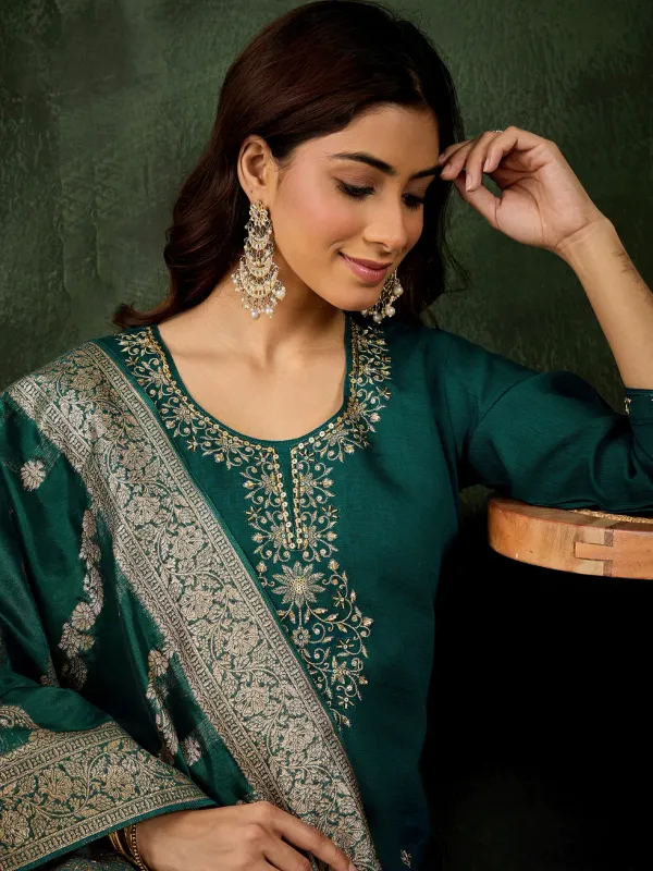 Floral_Embroidered_Viscose_Rayon_Round_Neck_Kurta_Trouser_&_Dupatta_Set