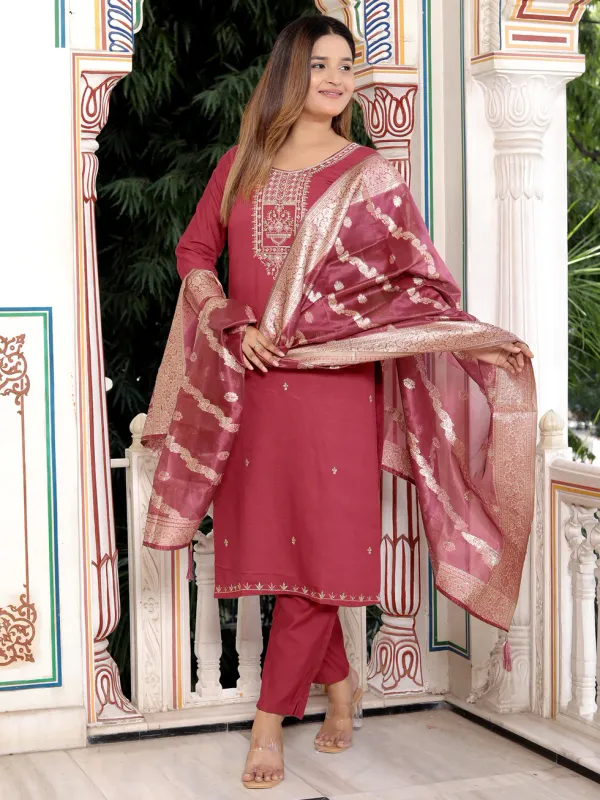 Floral_Embroidered_Rayon_Round_Neck_Kurta_Trouser_And_Dupatta_Set