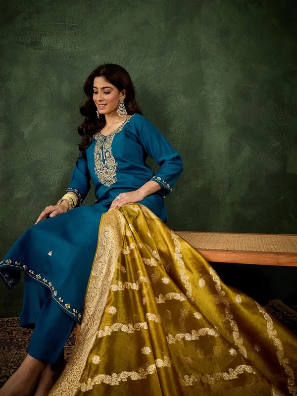 Floral_Embroidered_Viscose_Rayon_Round_Neck_Kurta_Trouser_&_Dupatta_Set
