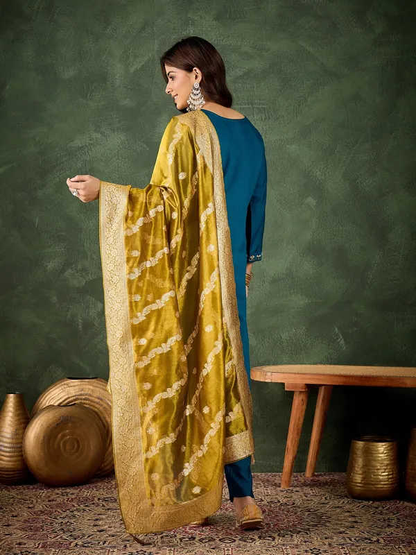 Floral_Embroidered_Viscose_Rayon_Round_Neck_Kurta_Trouser_&_Dupatta_Set