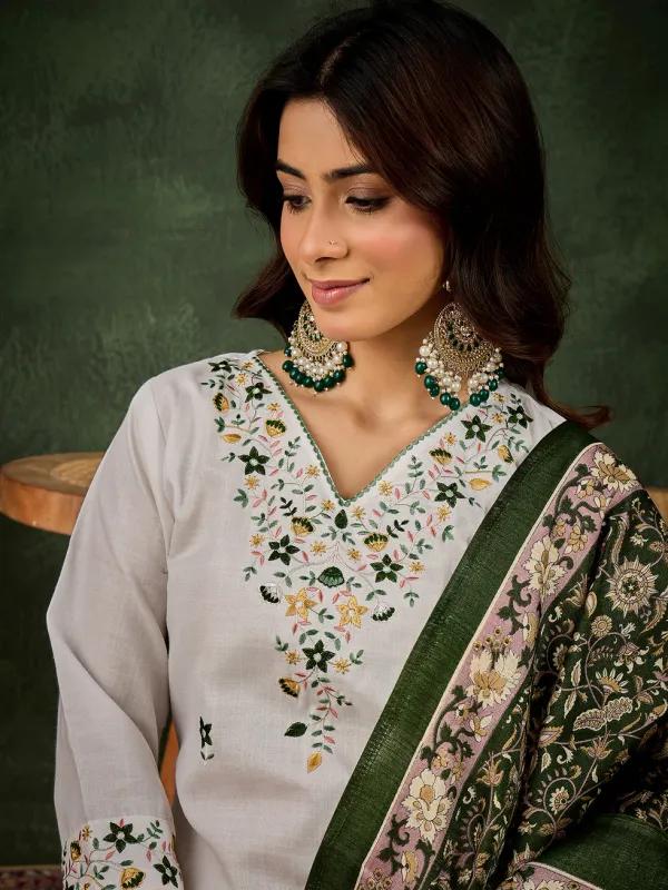 Floral_Embroidered_Cotton_Blend_V_Neck_Kurta_Trouser_&_Dupatta_Set