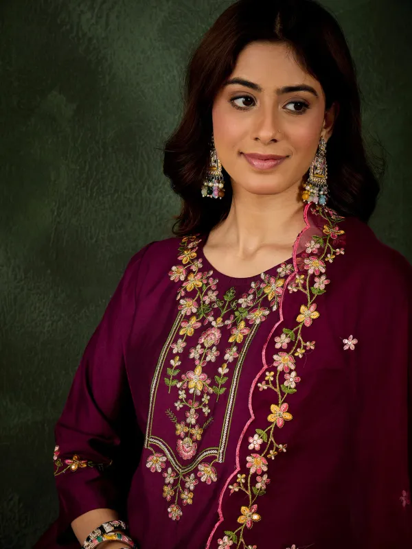 Floral_Embroidered_Silk_Blend_Round_Neck_Kurta_Trouser_&_Dupatta_Set