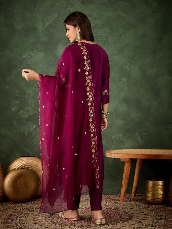Floral_Embroidered_Silk_Blend_Round_Neck_Kurta_Trouser_&_Dupatta_Set