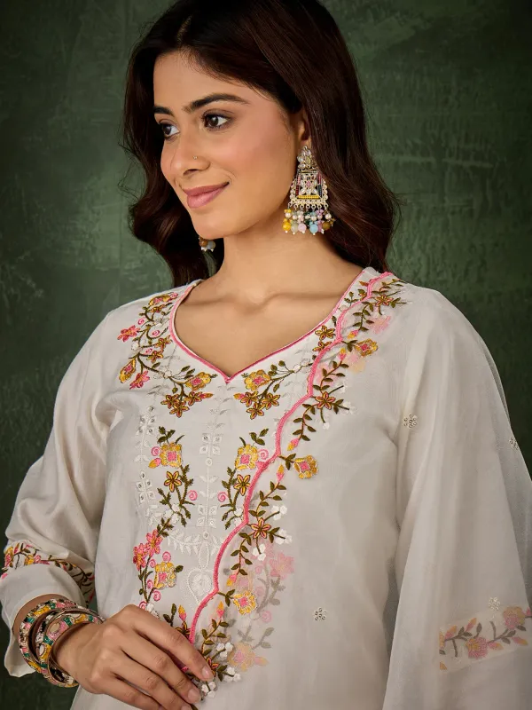 Floral_Embroidered_Silk_Blend_V_Neck_Kurta_Trouser_&_Dupatta_Set