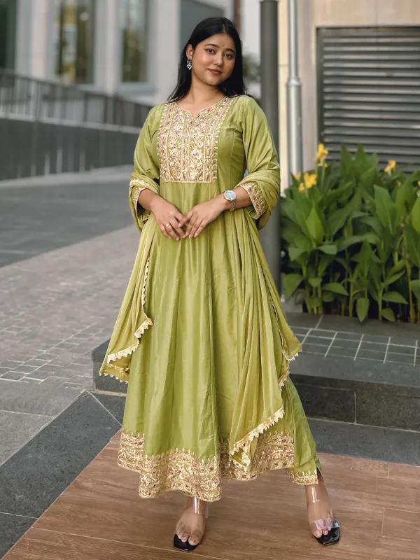 Floral_Embroidered_Silk_Round_Neck_Kurta_Trouser_&_Dupatta_Set