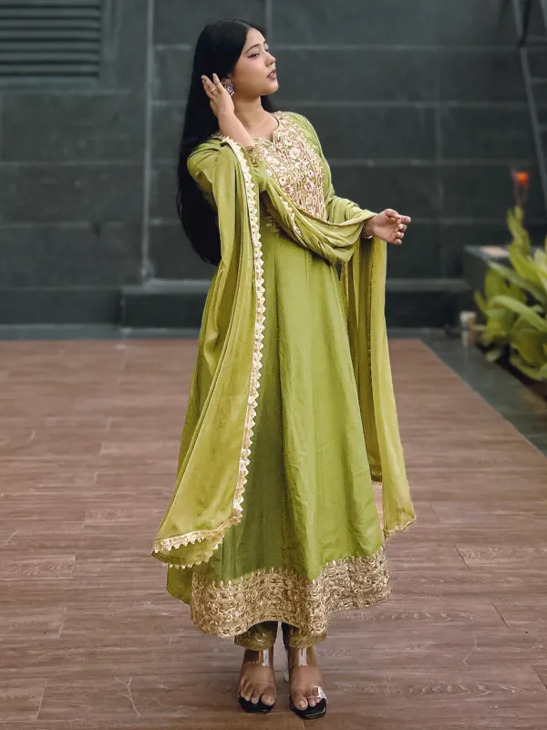 Floral_Embroidered_Silk_Round_Neck_Kurta_Trouser_&_Dupatta_Set
