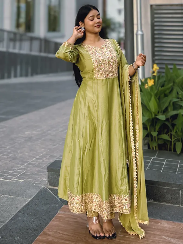 Floral_Embroidered_Silk_Round_Neck_Kurta_Trouser_&_Dupatta_Set