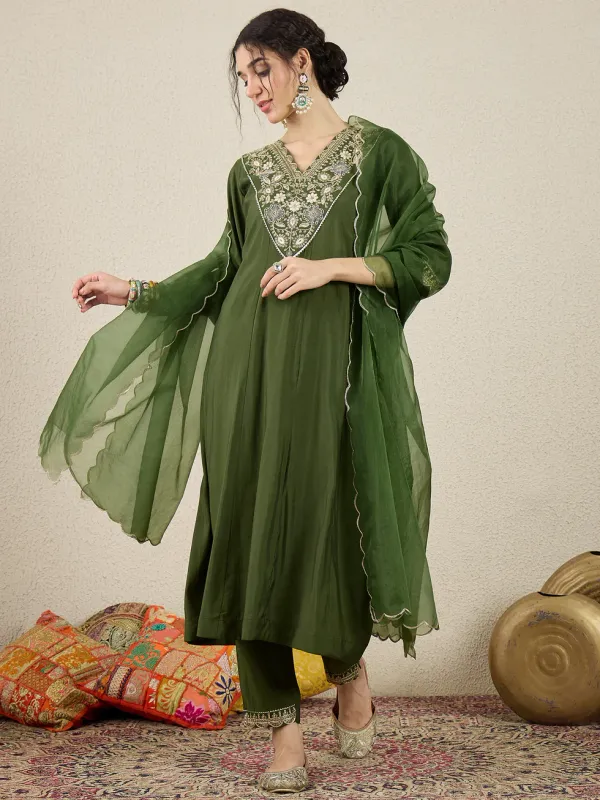 Floral_Embroidered_Silk_Blend_V_Neck_Kurta_Trouser_&_Dupatta_Set