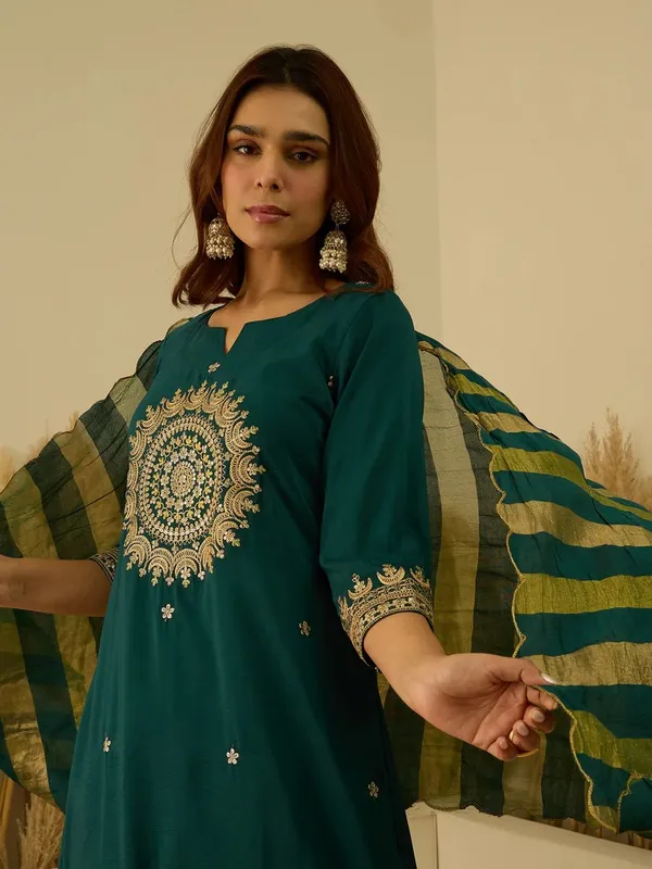 Elegant_Teal_Silk_Blend_Kurta_Set_with_Self_Woven_Dupatta_for_Women
