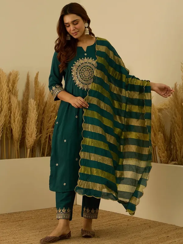 Elegant_Teal_Silk_Blend_Kurta_Set_with_Self_Woven_Dupatta_for_Women