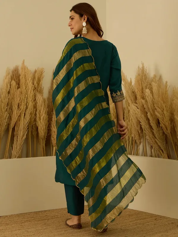 Elegant_Teal_Silk_Blend_Kurta_Set_with_Self_Woven_Dupatta_for_Women