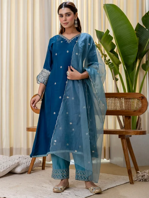 Women�s_A-Line_Brownie_Silk_Blend_Kurta_Pant_Set_with_Embroidered_Organza_Dupatta