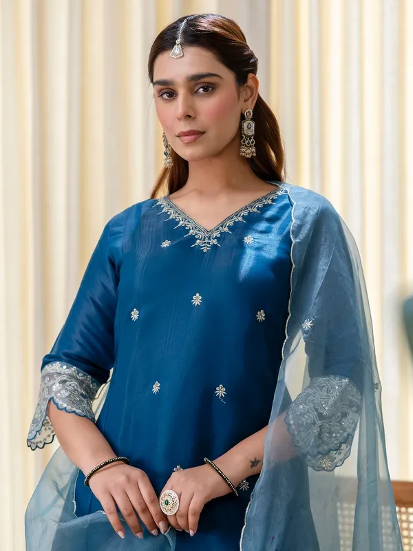 Women�s_A-Line_Brownie_Silk_Blend_Kurta_Pant_Set_with_Embroidered_Organza_Dupatta