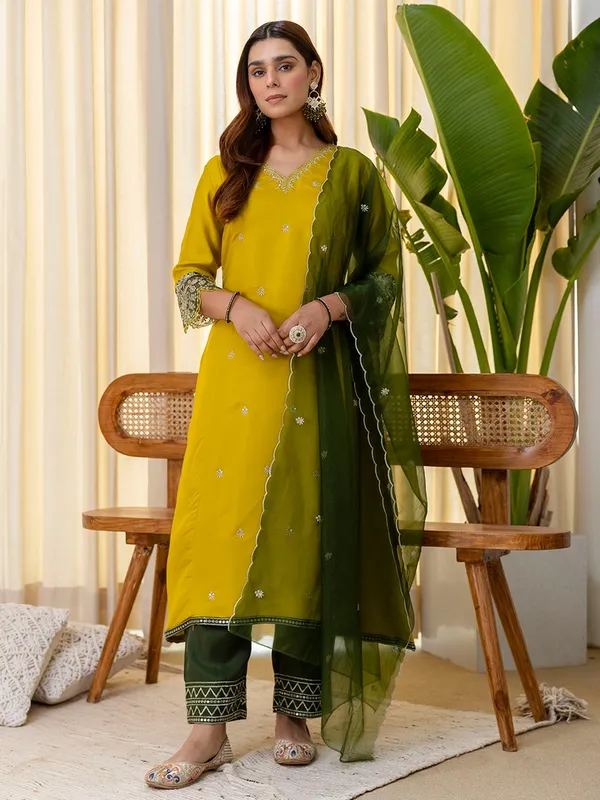 Women�s_A-Line_Brownie_Silk_Blend_Kurta_Pant_Set_with_Embroidered_Organza_Dupatta