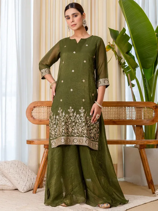 Women�s_Crush_Tissue_Silk_Blend_Kurta_Pant_Set_with_Floral_Zari_Embroidery