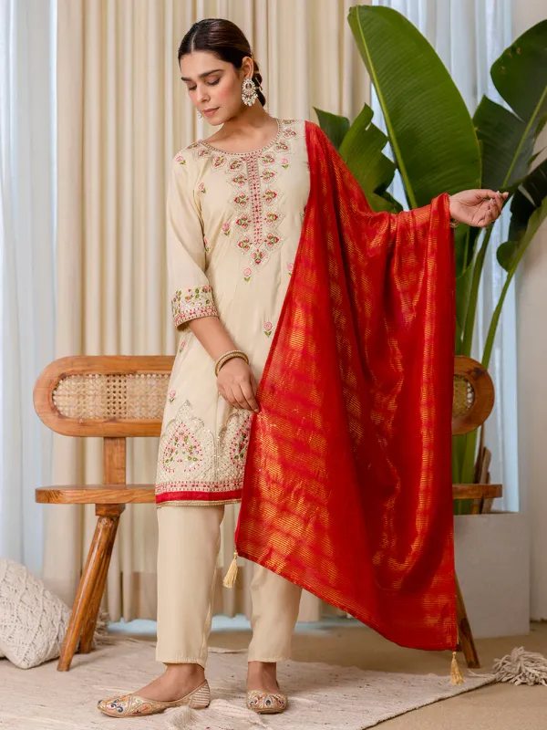 Floral_embroidered_silk_blend_round_neck_Kurta_Trouser_&_Dupatta_Set