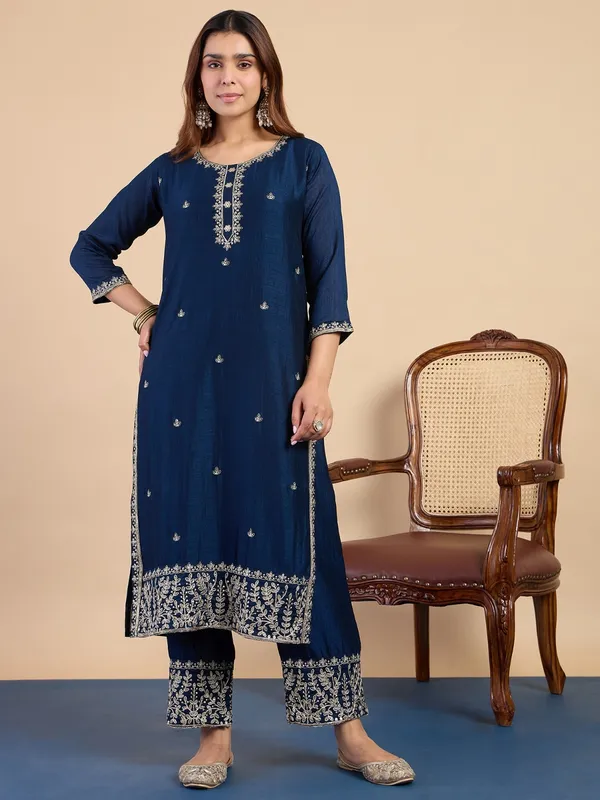 Women�s_Vichitraa_Silk_Kurta_Pant_Set_with_Vichitraa_Silk_Dupatta