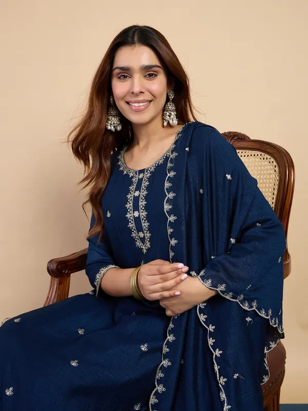 Women�s_Vichitraa_Silk_Kurta_Pant_Set_with_Vichitraa_Silk_Dupatta