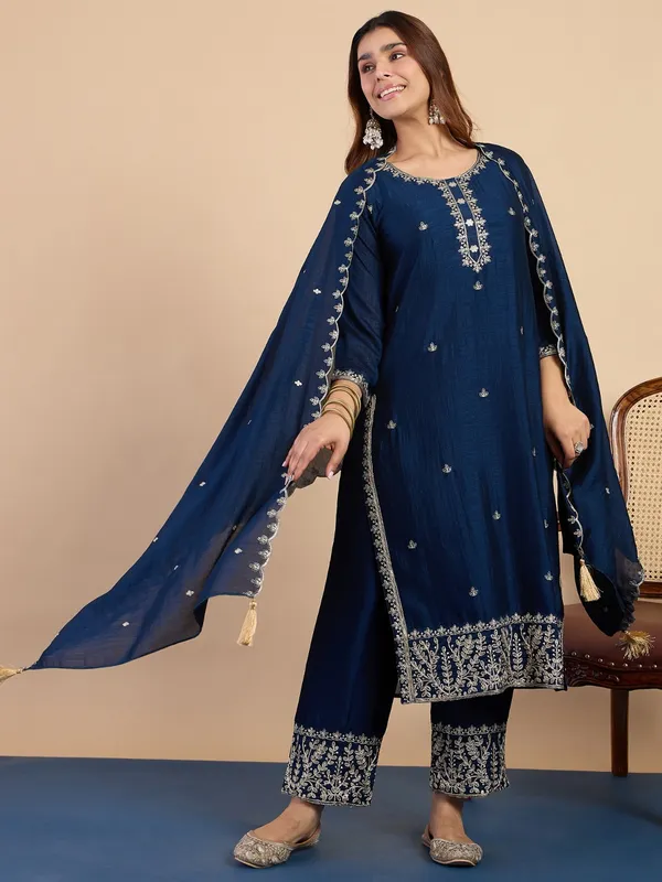 Women�s_Vichitraa_Silk_Kurta_Pant_Set_with_Vichitraa_Silk_Dupatta