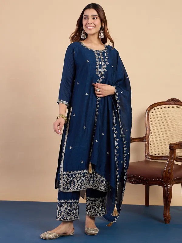 Women�s_Vichitraa_Silk_Kurta_Pant_Set_with_Vichitraa_Silk_Dupatta