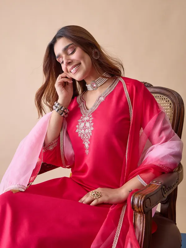 Women�s_Floral_Embroidered_Gadwal_Silk_Straight_Kurta_Pant_Set_with_Organza_Dupatta