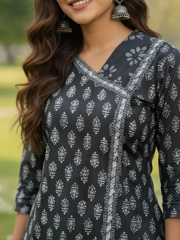 Black_Floral_Printed_Cotton_Blend_Kurta_Patiala_Dupatta_Set