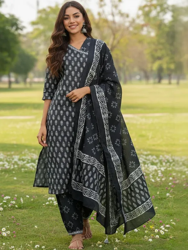 Black_Floral_Printed_Cotton_Blend_Kurta_Patiala_Dupatta_Set