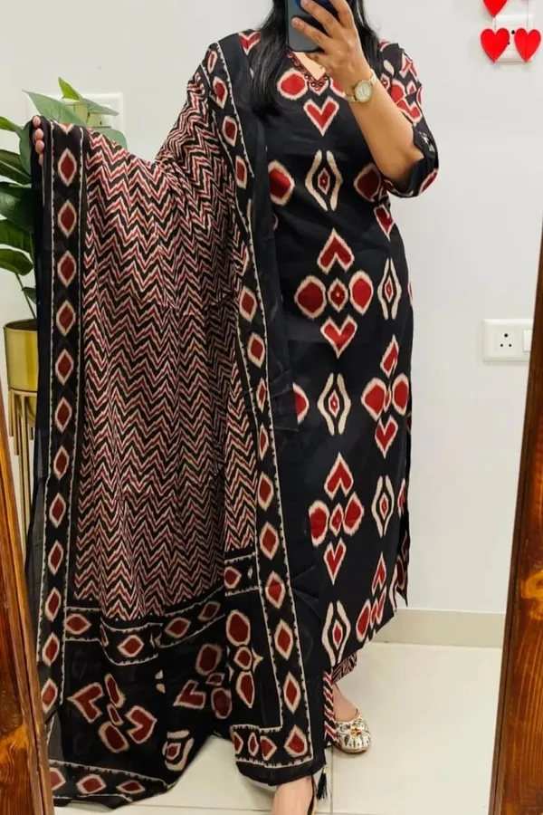 Black_Cotton_Floral_Printed_Kurta_Set_For_Women
