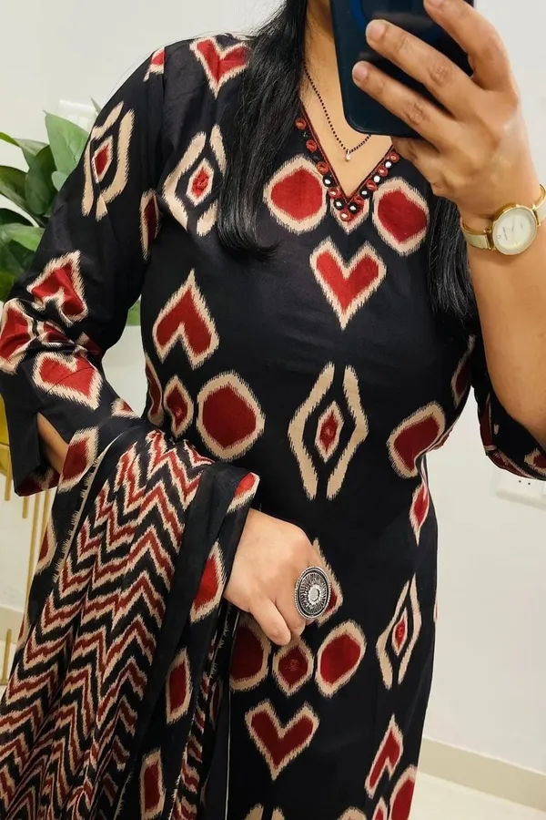 Black_Cotton_Floral_Printed_Kurta_Set_For_Women