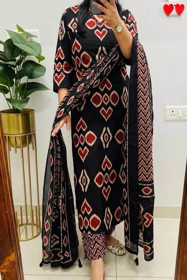 Black_Cotton_Floral_Printed_Kurta_Set_For_Women