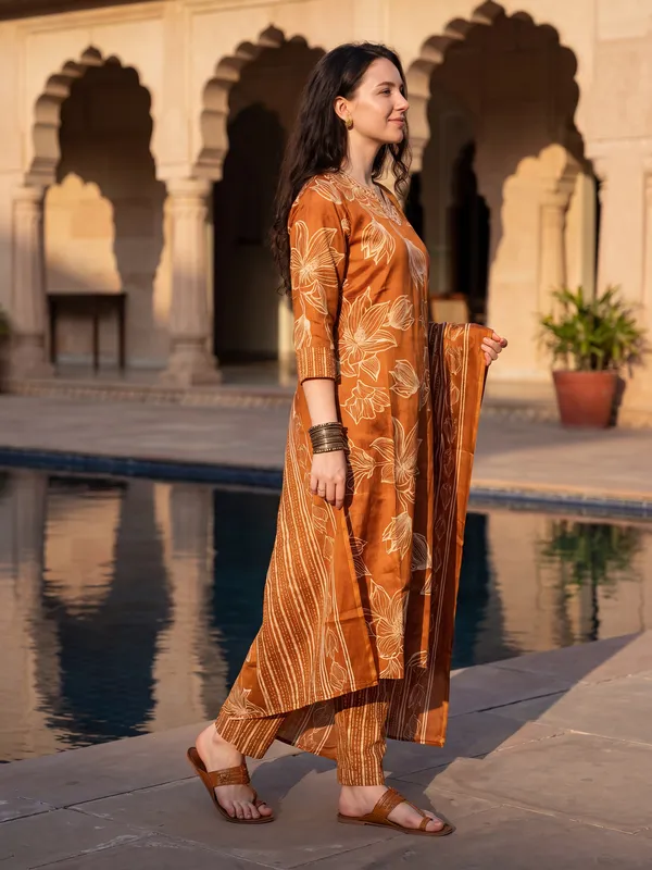 Orange_Printed_Cotton_Blend_Kurta_Trouser_Dupatta_Set
