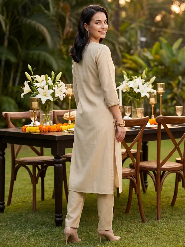 Off_White_Embroidered_Liva_Kurta_Trouser_Dupatta_Set