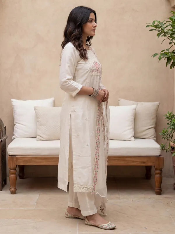 White_Embroidered_Silk_Blend_Kurta_Trouser_Dupatta_Set