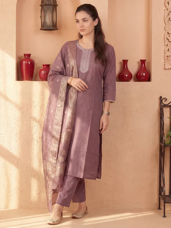 Mauve_Embroidered_Silk_Blend_Kurta_Trouser_Dupatta_Set