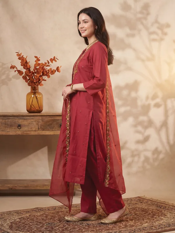Maroon_Embroidered_Silk_Blend_Kurta_Trouser_Dupatta_Set